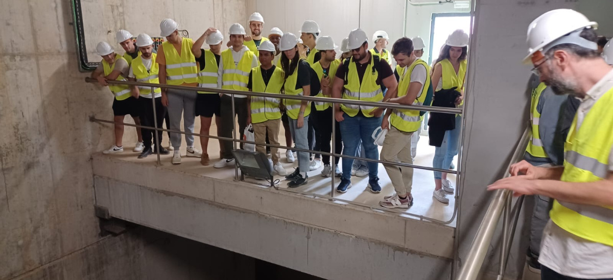 Imagen Alumnos de Caminos visitan obras civiles de la ciudad y una fábrica de pilotes